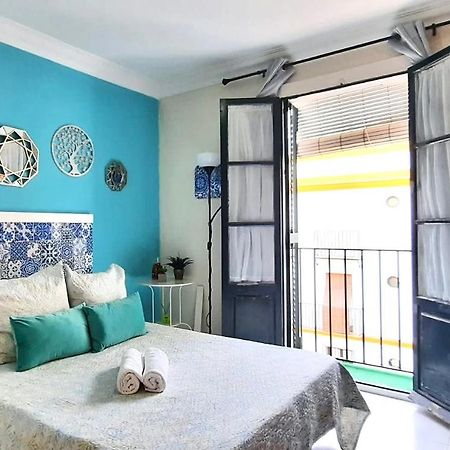 Budget And Cute Rooms With Balcony Sevilla Center Exterior photo