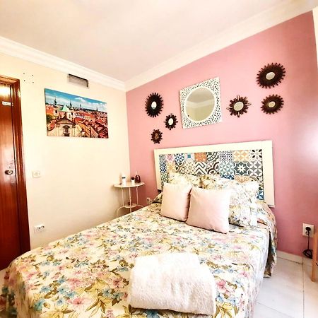 Budget And Cute Rooms With Balcony Sevilla Center Exterior photo