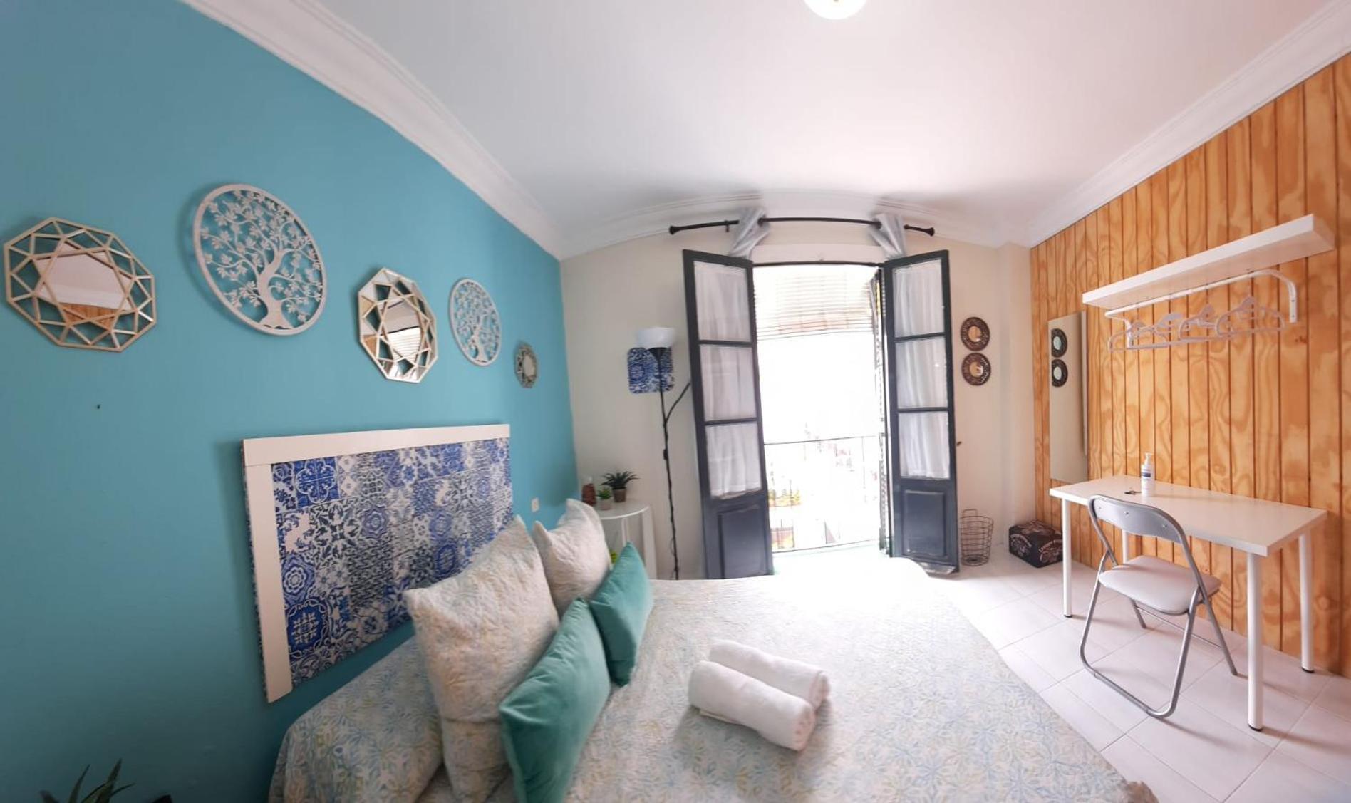 Budget And Cute Rooms With Balcony Sevilla Center Exterior photo