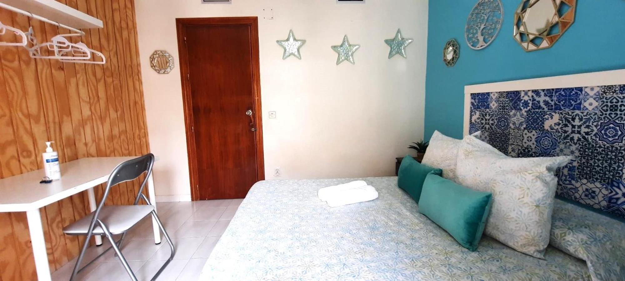 Budget And Cute Rooms With Balcony Sevilla Center Exterior photo