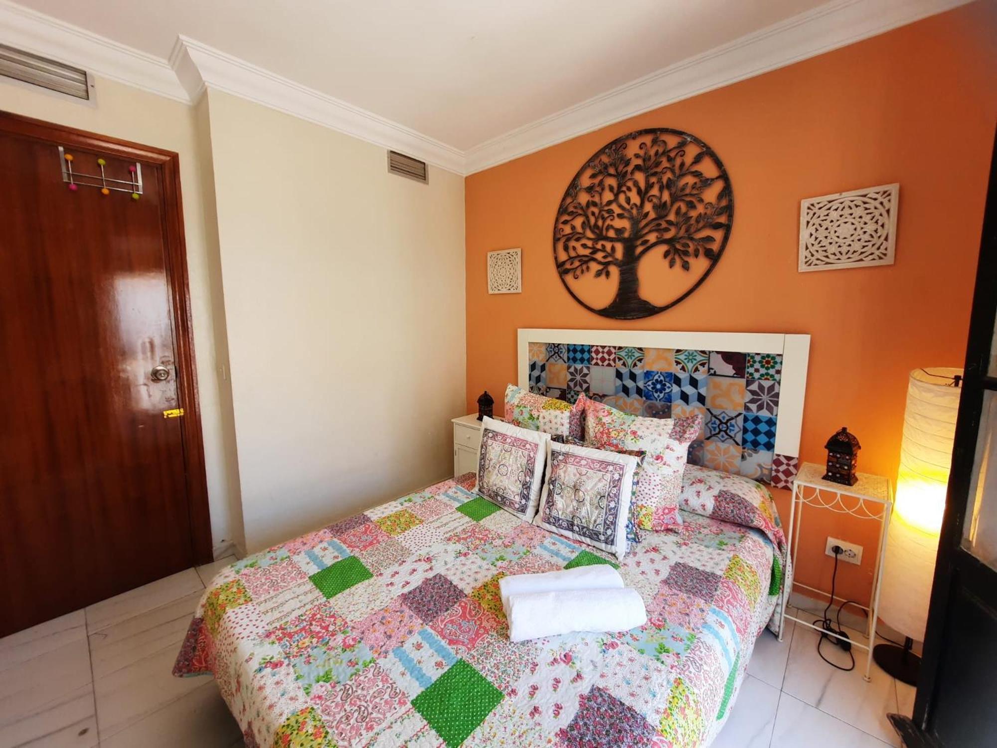 Budget And Cute Rooms With Balcony Sevilla Center Exterior photo