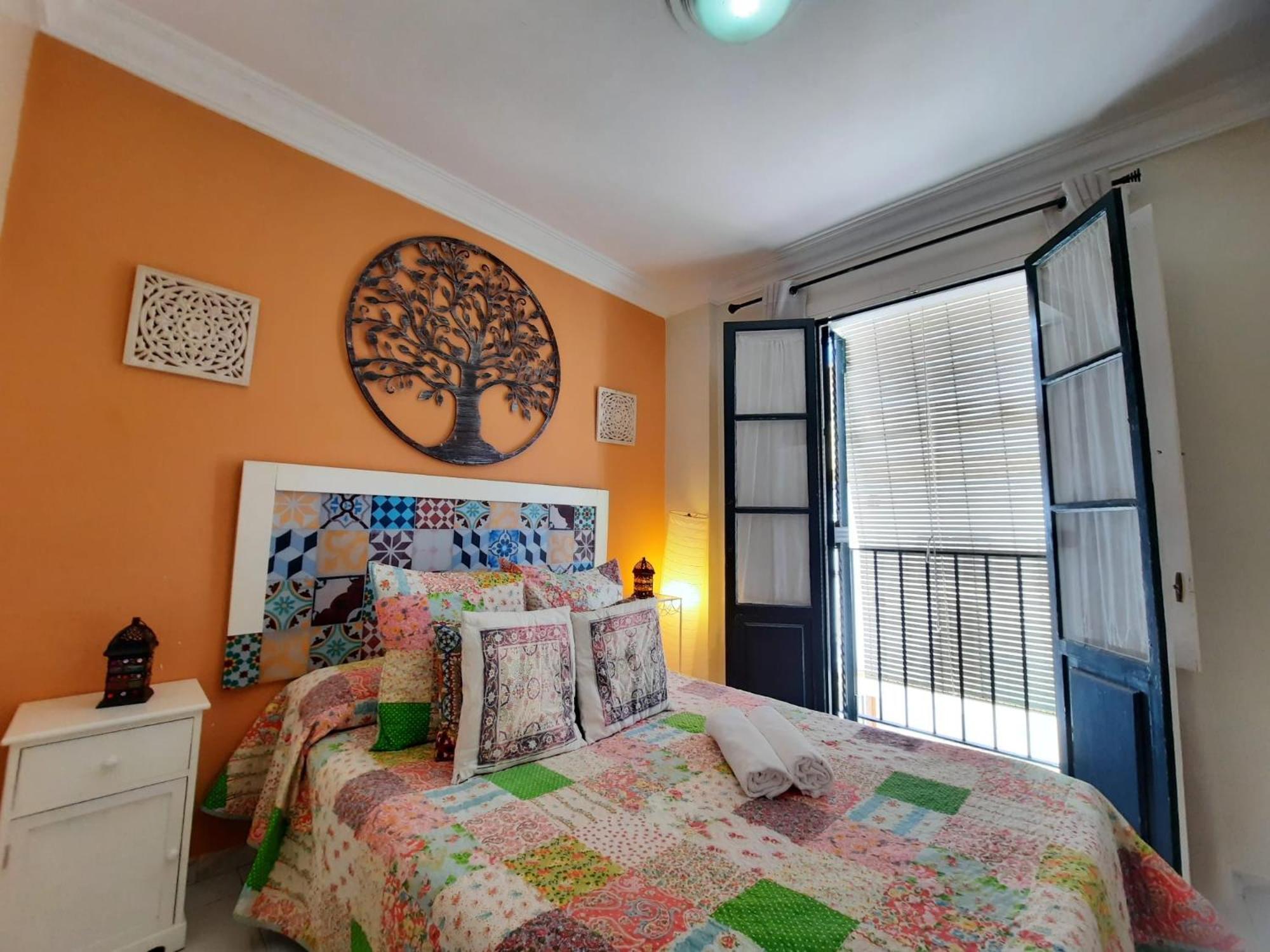 Budget And Cute Rooms With Balcony Sevilla Center Exterior photo