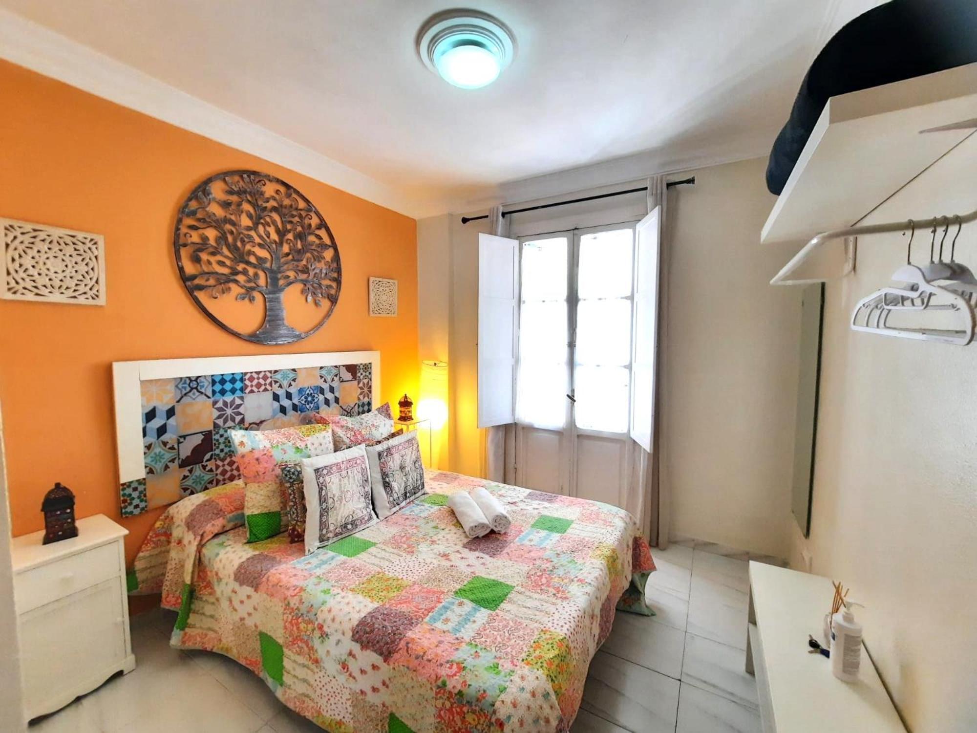 Budget And Cute Rooms With Balcony Sevilla Center Exterior photo