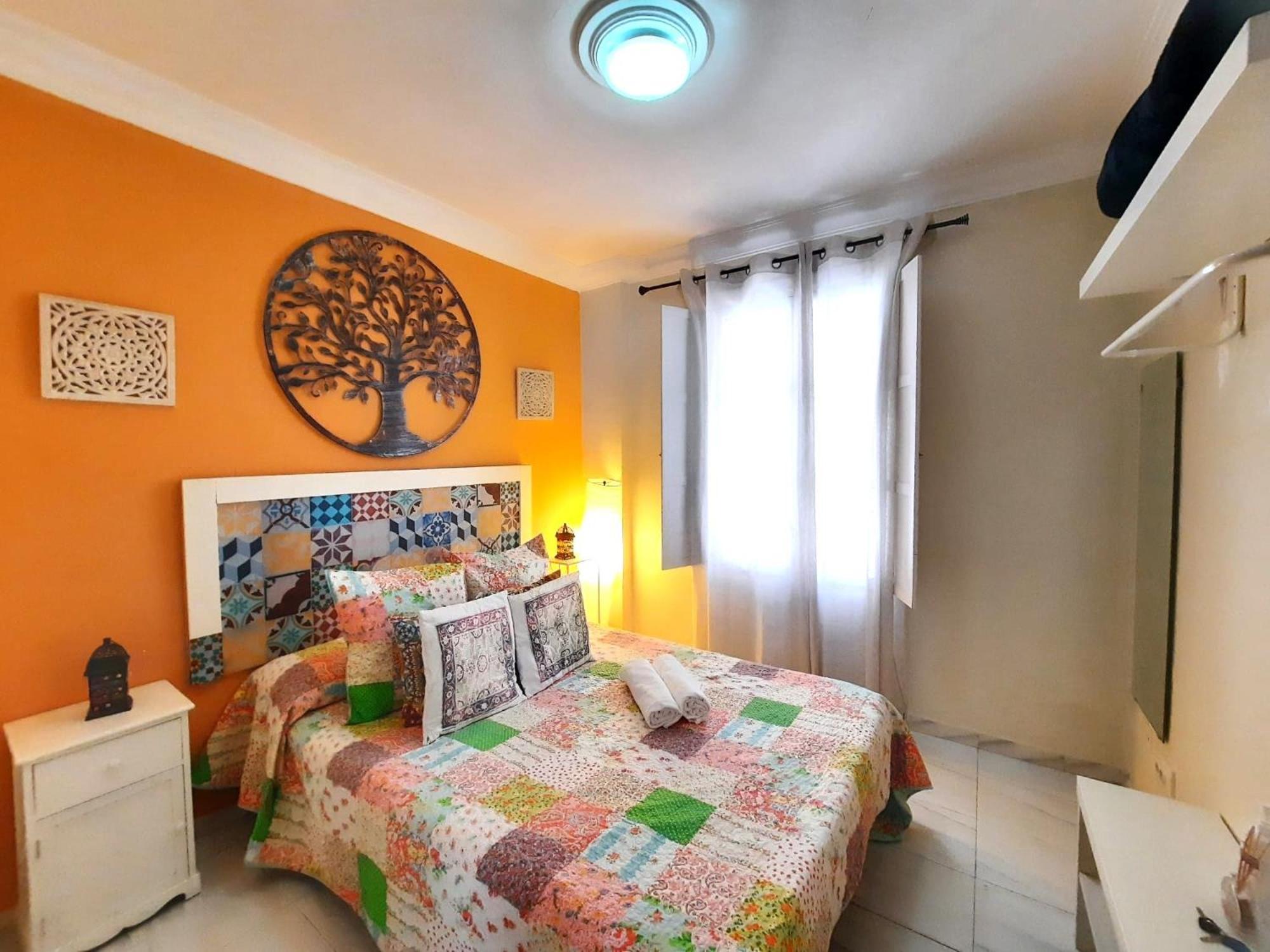 Budget And Cute Rooms With Balcony Sevilla Center Exterior photo